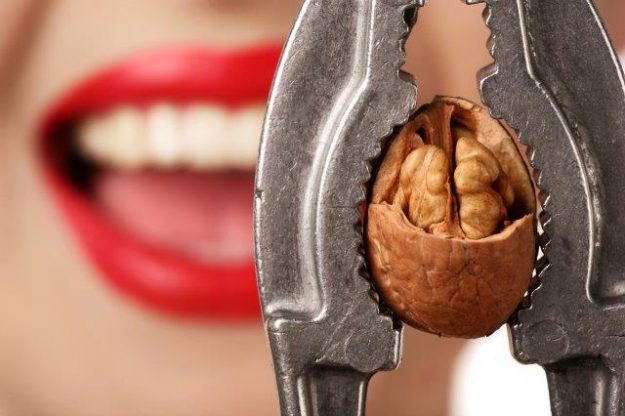 cracked-tooth-nut Know if you have a cracked tooth