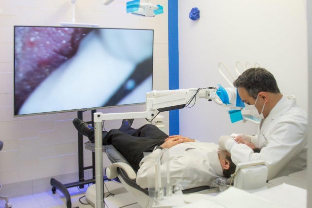 Dr-Samti-cracked-tooth Dr. Sameti treating a cracked tooth after accident injury