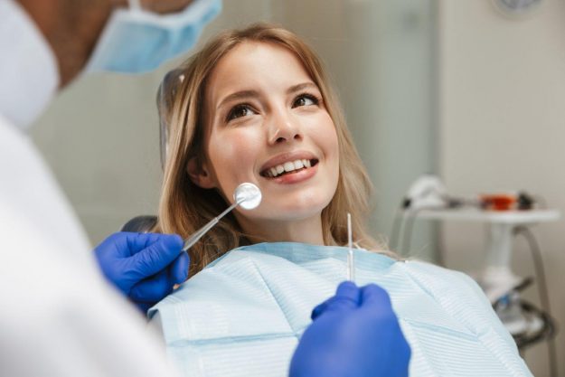 patient-visiting-the-endodontist Female patient is visiting Endodontist for root canal treatment